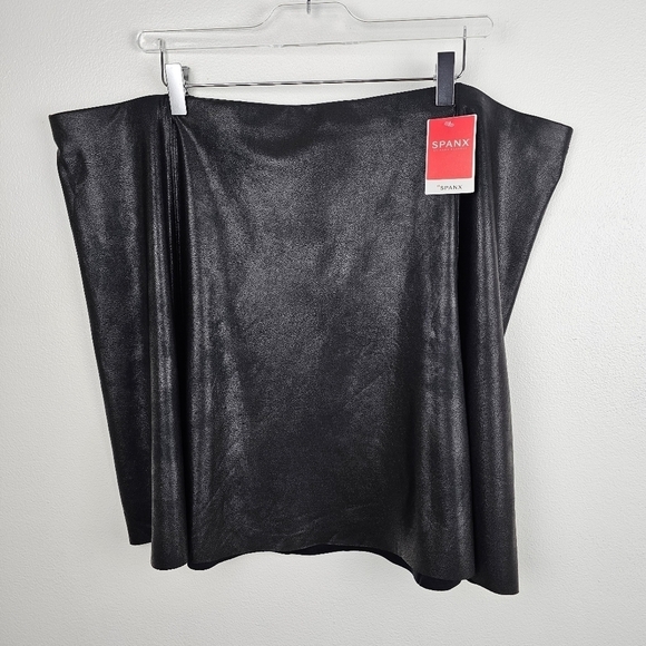 Spanx Black Faux Leather Flouncy Skater Skirt NWT, size 3X - Picture 2 of 9